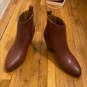 Frye and Co Jacy Chelsea Boot NWOT